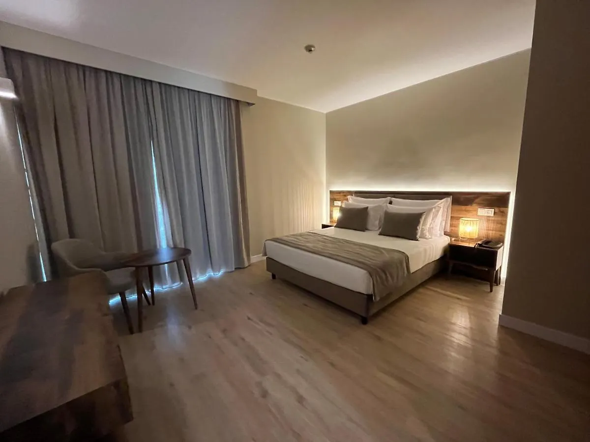 Madeira Bright Star By Petit Hotels Funchal  4*, Funchal (Madeira) Portugal